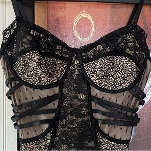 Bebe Lace dress size Medium